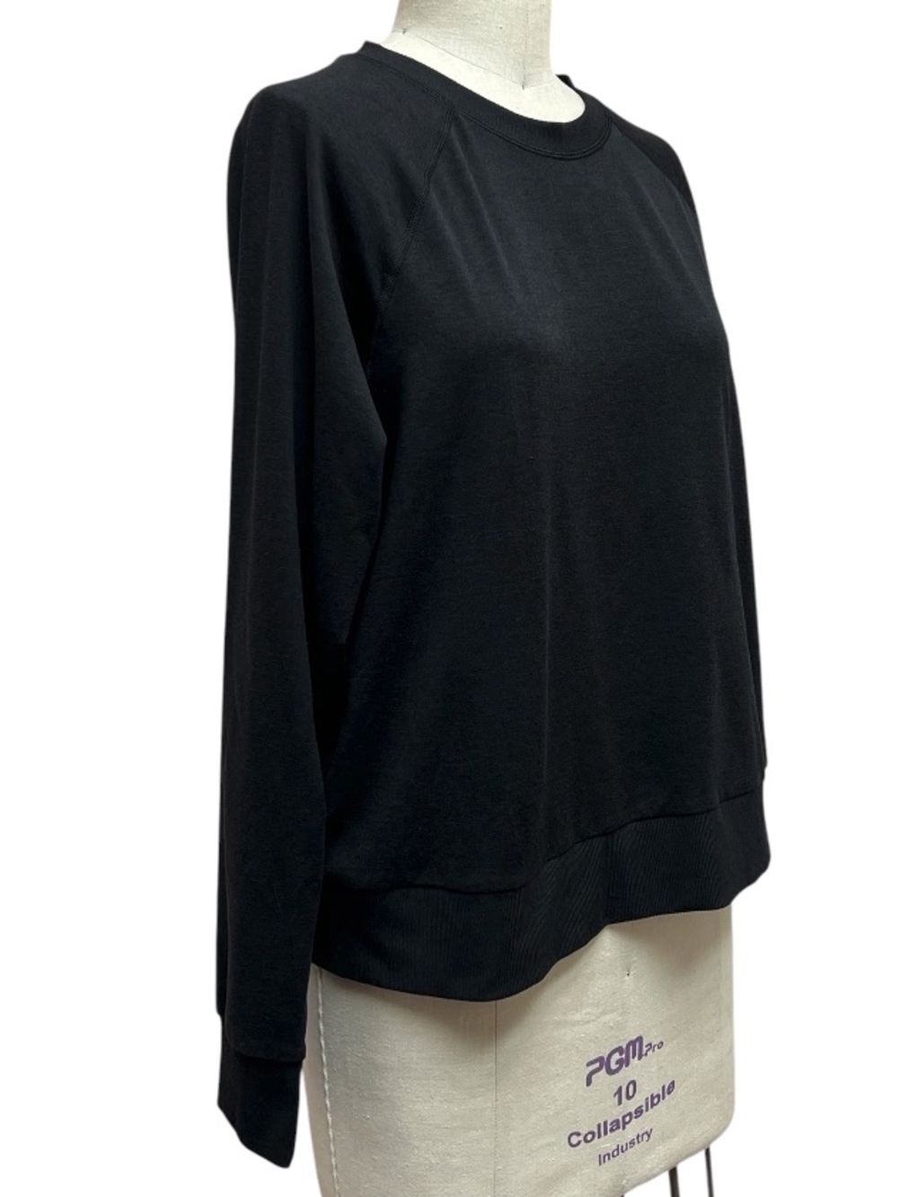 Vuori Halo Long-Sleeve Stretch-Jersey Sweatshirt - Picture 3 of 9